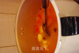 飨入“绯绯”——番茄排骨炖莲藕的做法步骤：5