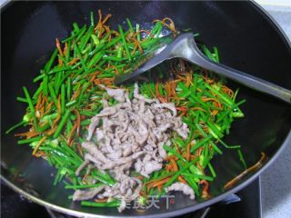 肉丝虫草花炒韭苔的做法步骤：5