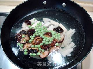 海鲜肉酱烩豆腐的做法步骤：1