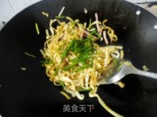 三丝炒河粉的做法步骤：8