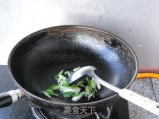 丝瓜炒木耳的做法步骤：3