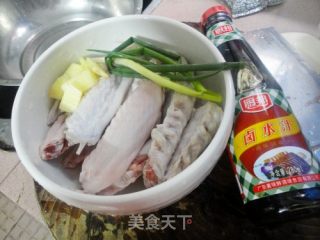 卤水鹅翅的做法步骤：1