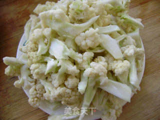 家常小炒----菜花炒紫甘蓝的做法步骤：1