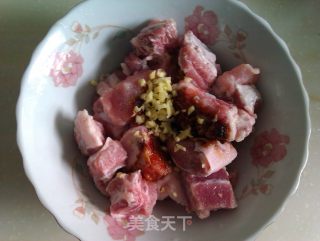 招牌粉蒸排骨的做法步骤：2