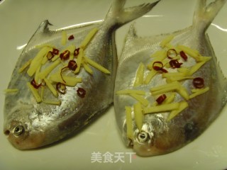 清蒸海鯧魚的做法步骤：3
