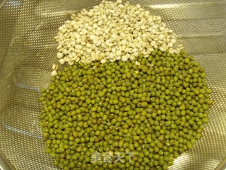 绿豆薏米年糕露的做法步骤：1
