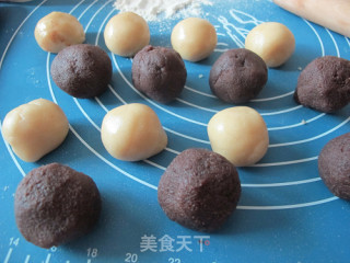 广式豆沙月饼的做法步骤：5