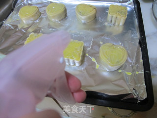 广式豆沙月饼的做法步骤：12