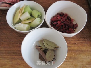 海带炖排骨的做法步骤：2