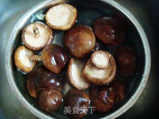 蒜薹香菇炒肉的做法步骤：2