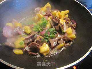 菠萝炒牛柳的做法步骤：7