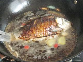 蒜辣烧鲫鱼的做法步骤：5