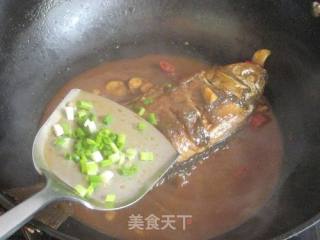 蒜辣烧鲫鱼的做法步骤：7