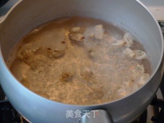 【蛤蜊金针粉丝汤】益智又营养的做法步骤：1