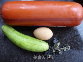 丝瓜火腿蛋汤的做法步骤：1