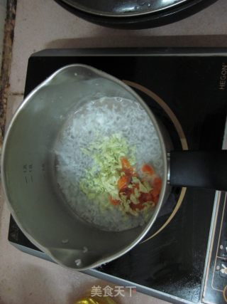 宝宝辅食——菜丝三文鱼粥的做法步骤：5