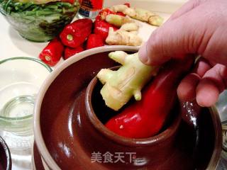 自家的老坛泡菜“老坛酸角小焖肉”的做法步骤：4