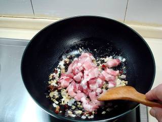 自家的老坛泡菜“老坛酸角小焖肉”的做法步骤：10