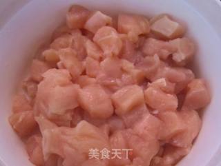 火红的辣椒鸡丁的做法步骤：2