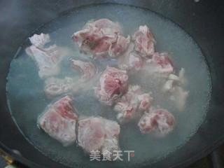 腐乳辣酱烧排骨的做法步骤：2