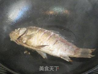 黑木耳莲藕鲫鱼汤的做法步骤：3
