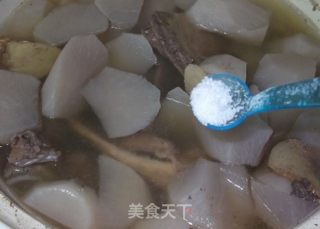 秋季润喉  青橄榄萝卜汤的做法步骤：7