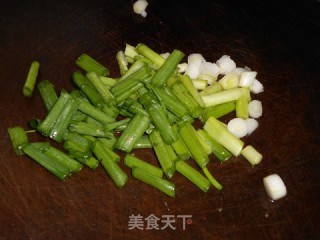 鱼饼炒蘑菇的做法步骤：4
