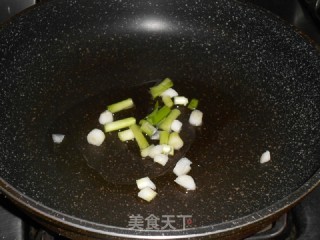 鱼饼炒蘑菇的做法步骤：5