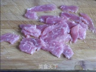 清清爽爽 蔬菜肉片汤的做法步骤：2