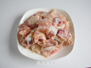 养胃健脾—栗子鸡的做法步骤：2