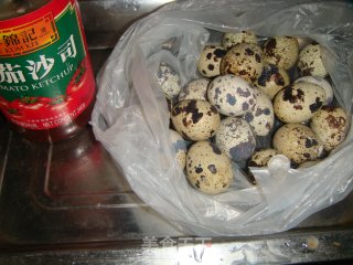 茄汁鹌鹑蛋的做法步骤：1