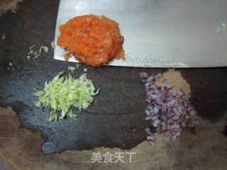宝宝辅食——三文鱼蔬菜小丸子的做法步骤：2