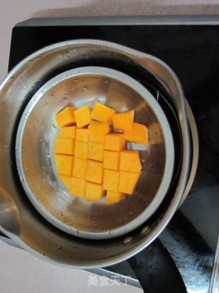宝宝辅食——香甜蒸南瓜的做法步骤：2
