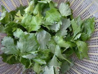 芹菜叶炒香干的做法步骤：1
