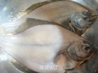 红烧比目鱼的做法步骤：2