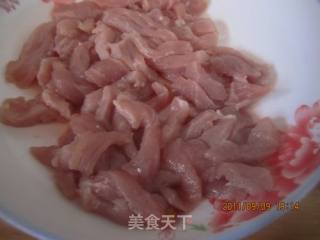 今个鱼香肉丝有点黑的做法步骤：1