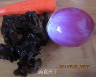 今个鱼香肉丝有点黑的做法步骤：4