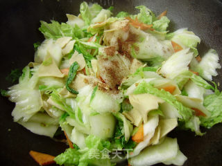 家常菜----白菜烧干豆腐的做法步骤：4