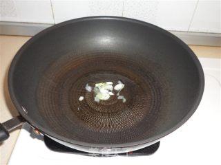 红烧带鱼的做法步骤：2