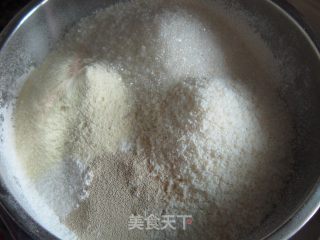 椰蓉椰浆吐司的做法步骤：2