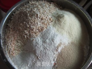 桂花燕麦酸奶面包的做法步骤：2