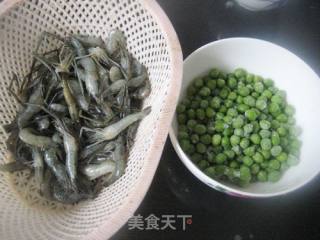 带汤豌豆烧鲥虾的做法步骤：1