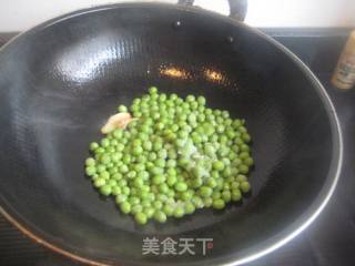带汤豌豆烧鲥虾的做法步骤：2
