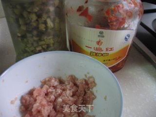 酸豆角炒肉末的做法步骤：1