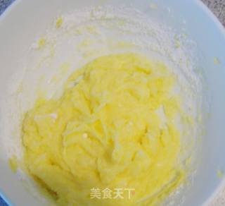 香味浓郁，让人吃了一块还想吃下一块的----------花生酱饼干的做法步骤：2