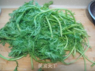 肉丝炒茼蒿的做法步骤：1