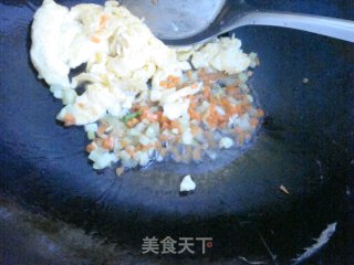 红萝卜鸡蛋炒饭的做法步骤：4