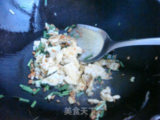 红萝卜鸡蛋炒饭的做法步骤：5