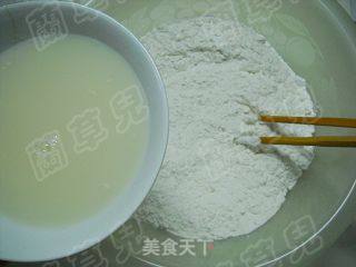 腊味茄肉生煎包的做法步骤：1