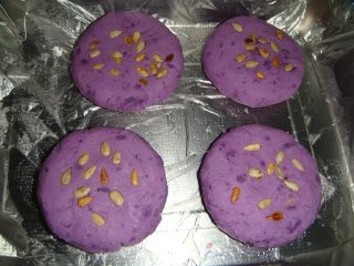 紫薯瓜仁饼的做法步骤：7